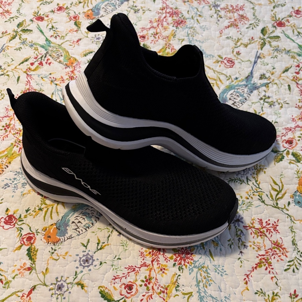 NEW Easy Spirit Denise Austin Women's Black Slip-On Sneakers